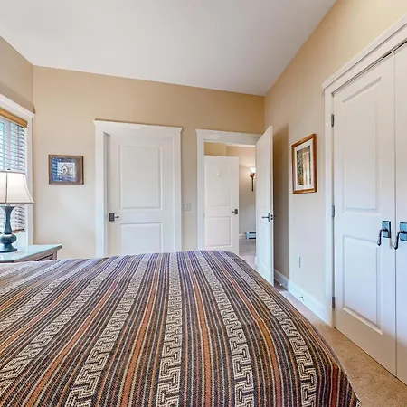A1 At Castle Hill - Apartment